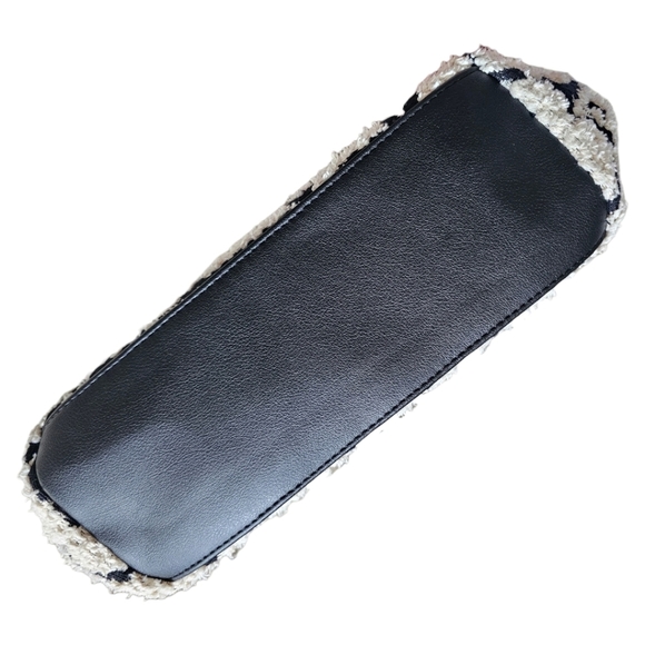 Universal Thread textured cute bag with detachable adjustable strap. OS - Picture 4 of 7